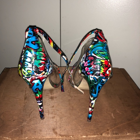 Heels - Picture 3 of 3